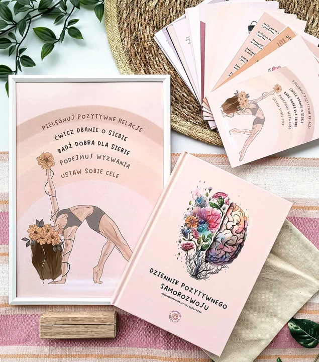 HH-HappyBox-plakat,-dziennik-i-karty.jpg